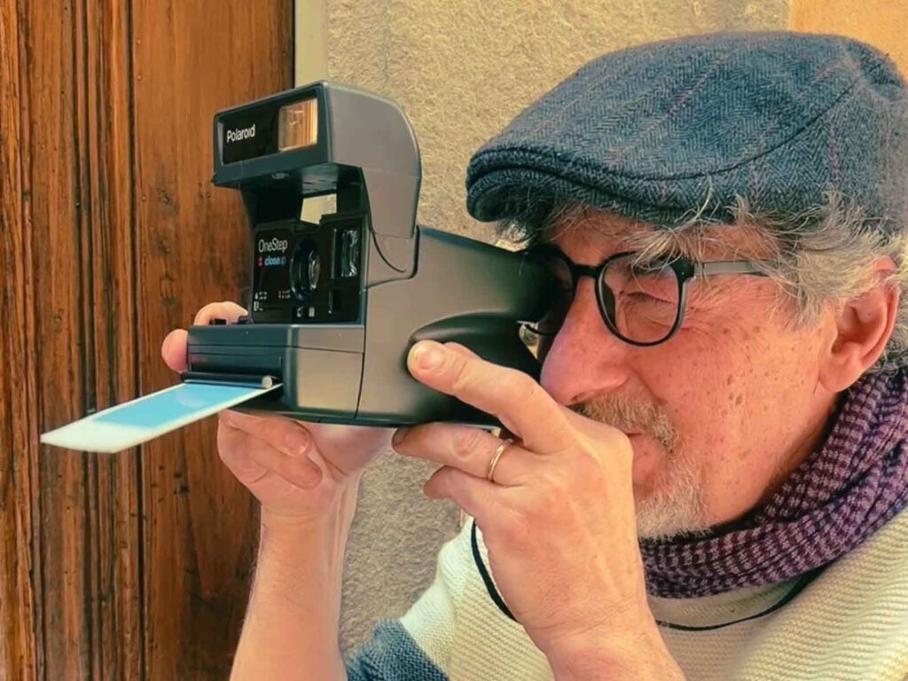 Leonardo Brogioni shooting with a Polaroid camera during a photo walk Oltrarno Florence at Fatacadabra