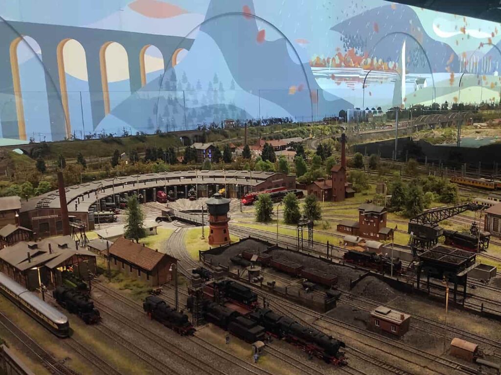 HZERO Museum Florence model train roundhouse and yard with miniature locomotives